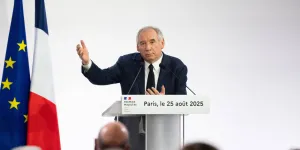 François Bayrou se rêve en pompier… mais est-il pyromane ?