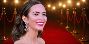 La coiffure d’Emily Blunt à la Mostra de Venise : le secret d’une coloration qui illumine le visage