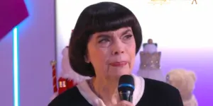 "Je suis très émue, je vais vous expliquer pourquoi" : Mireille Mathieu submergée par l'émotion face à Jean-Luc Reichmann dans les 12 coups de midi