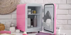 Optez pour un mini frigo pour vos cosmétiques : l’accessoire beauté indispensable !