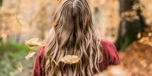 Freinez la chute des cheveux cet automne : Toutes nos astuces et produits indispensables