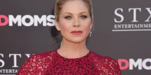 « Je reste allongée en hurlant » : Christina Applegate se confie sur son quotidien avec la sclérose en plaques