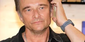 « Elle y tient beaucoup » : David Hallyday raconte la joie de Laura Smet face à sa reprise du titre « Laura »