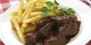 Plat mijoté : la recette de la carbonade flamande, pour changer du traditionnel bœuf bourguignon