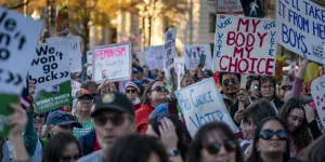 Présidentielle américaine : la marche de milliers de femmes pour défendre leurs droits et Kamala Harris