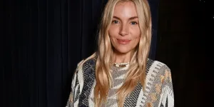 Sienna Miller et Anne Hathaway : leur façon de porter le pantalon en cuir cet automne