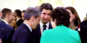 "Quand il n'est pas à la barre, il est à table" : Nicolas Sarkozy toujours fréquentable, même en Macronie, malgré les mises en examen