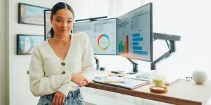 Les bureaux debout sont en vogue, mais attention à ce risque pour la santé, alerte une étude