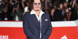 Johnny Depp récompensé à Rome : l’acteur remercie ses fans pour leur soutien infaillible