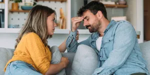 En couple mais plus amoureuses : « Je reste pour ne pas baisser mon niveau de vie »