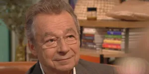 Michel Denisot évoque avec émotion sa relation avec Coluche : "Je ne suis pas du tout de son niveau"