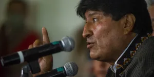 Bolivie : l'ex-président Evo Morales échappe à un attentat, 14 tirs contre son véhicule