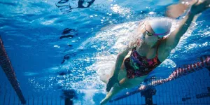 Natation : 5 bienfaits pour votre bien-être mental à connaître