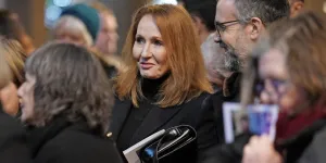 J.K. Rowling créé un fonds privé transphobe avec l’argent d’Harry Potter - L'Humanité