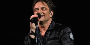 David Hallyday dit être lui aussi bluffé par la ressemblance de son fils Cameron avec feu, son père, Johnny