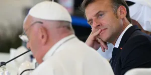 En Corse mais pas à Notre-Dame : le pape François déteste-t-il Paris ou seulement Macron ?