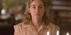 « The Reader » avec Kate Winslet, oscarisée pour ce rôle : de quel best-seller est adapté ce drame puissant ?