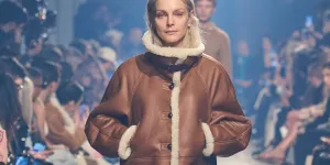 10 pièces pour succomber à la tendance shearling