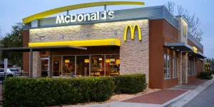 McDonald’s lance un Happy Meal avec jouets pour adultes