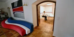 "Il se pense toujours au-dessus de la mêlée" : lâché par ses fidèles, Macron croit toujours en son salut