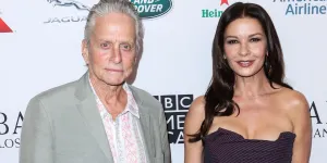 “Je manque d’idées cadeaux” : pour les 80 ans de Michael Douglas, sa femme, Catherine Zeta-Jones, pose entièrement nue