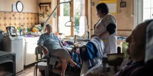 Quand les nounous, femmes de ménage et aides à domicile deviennent les piliers de la classe moyenne