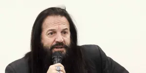 "Il m’a physiquement empoigné", Francis Lalanne, dérapage dans une émission jamais diffusée, un chroniqueur télé témoigne