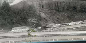 Savoie : après l’éboulement en Maurienne, l'A43 va rester fermée jusqu'à vendredi midi au moins, le trafic ferroviaire toujours interrompu