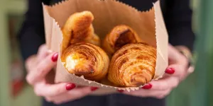 Qu’est-ce que le « flat croissant », cette pâtisserie ultra gourmande qui séduit sur les réseaux sociaux ?