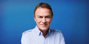 "Un caractère de merde", Christophe Hondelatte quitte Europe 1 sur fond de tensions maximales avec la direction