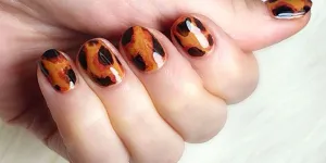 Tortoiseshell Nails : voici la manucure qui cartonne sur TikTok cet automne 2024