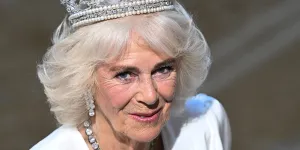 Ce best-seller international, adapté en série par Apple, est un des romans chouchous de la reine Camilla