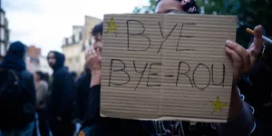 "Est-ce que la France va bien ?" : la presse étrangère se passionne pour la chute de François Bayrou