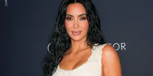 Kim Kardashian affiche une chevelure rouge pour l’automne