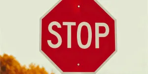 Ludonaute dit STOP : Un bras d’honneur à la surproduction