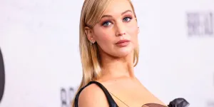 Jennifer Lawrence, enceinte, dévoile son baby bump à Los Angeles