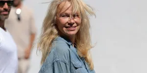 Quiet luxury et look au naturel : la nouvelle vie sans fard de Pamela  Anderson