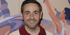 Camille Combal va-t-il arrêter la télé pour jouer sa première pièce avec Maxime Gasteuil ? Il répond !