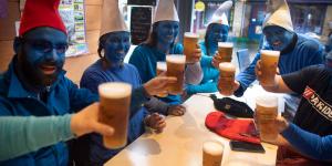 Le monde est bleu: Landerneau veut décrocher le record du monde de schtroumpfs