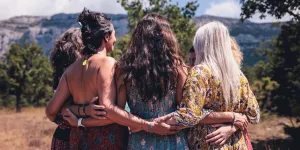 Féminin sacré, chamanisme et hurlements : on a passé une journée en non-mixité dans la forêt