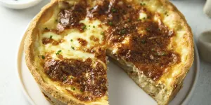 Ce grand chef étoilé partage la recette de sa quiche facile et rapide, réalisée avec seulement 7 ingrédients