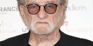 Eddy Mitchell perd l’équilibre, se casse le bras et souffre d’une erreur de diagnostic : "Je ne veux plus entendre parler de 2025"