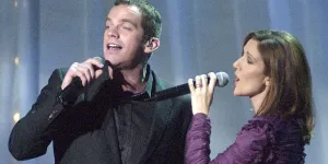 Garou raconte les coulisses de sa collaboration avec Céline Dion, “sur le point d’accoucher”, pour son titre Sous le vent