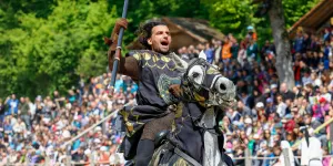 Annulation des fêtes de villages et emprise de l'extrême droite tendance Stérin : chronique d’un emballement