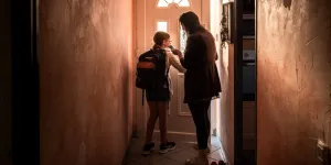 "Tandis qu'on l'ajourne, la vie passe" : parents débordés depuis la rentrée, prenez le temps de lire Sénèque !