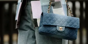 Le sac en jean est l’accessoire phare de la saison