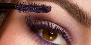 Le mascara de couleurs, une tendance à adopter pour la rentrée