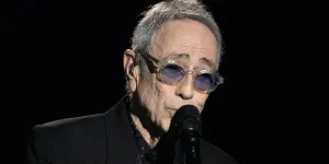 “C’est paradoxal après #MeToo” : Alain Chamfort donne son avis sur le concours de Miss France