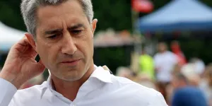 "Il est seul, avec toute sa bonne volonté" : à Flixecourt, le premier jour du reste de la vie de François Ruffin