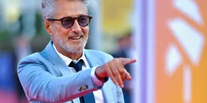 Antoine de Caunes, recordman des César : cette star à qui il voudrait passer le flambeau… préfère vomir